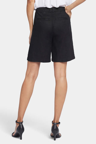 Relaxed Shorts In Stretch Linen