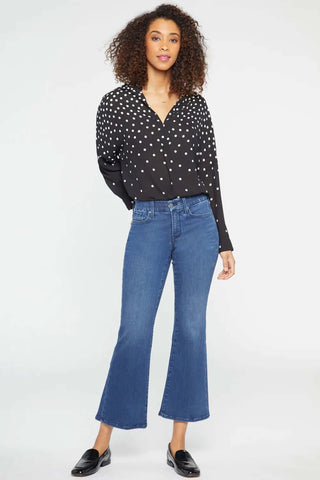 Julia WM Relaxed Flare